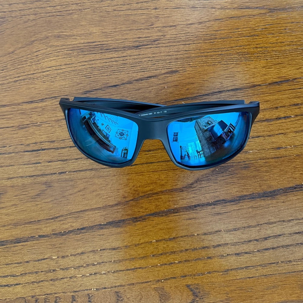 MOVING SALE!
OAKLEY POLARIZED GIBSTON SUNGLASSES - Picture 2 of 7